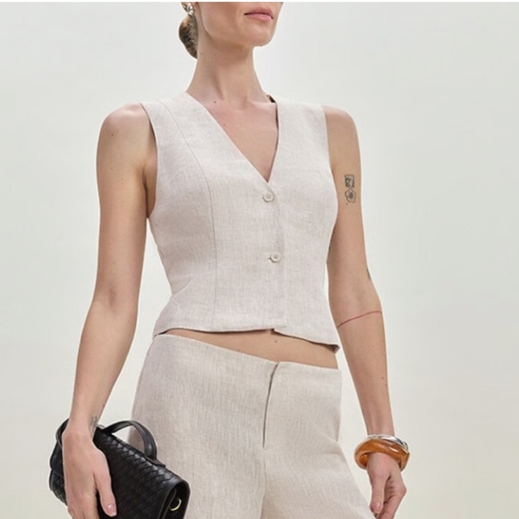 Reformation Tops - NWT • Anita Linen Vest in Oatmeal - Reformation
